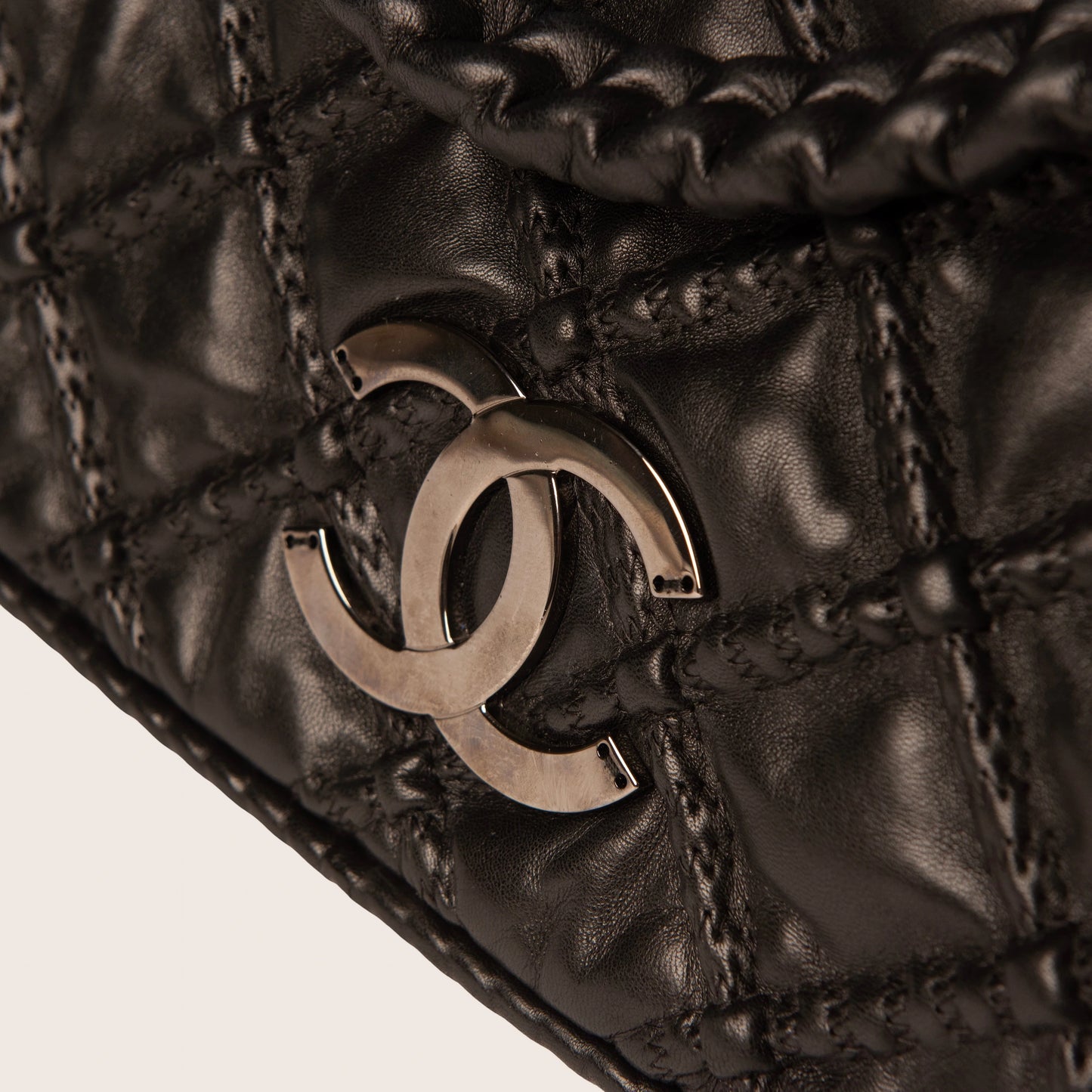 Chanel 2006-2008 Hidden Chain CC Logo Lambskin Purse